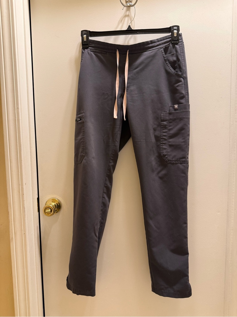 XS charcoal women’s Figs scrub bottoms